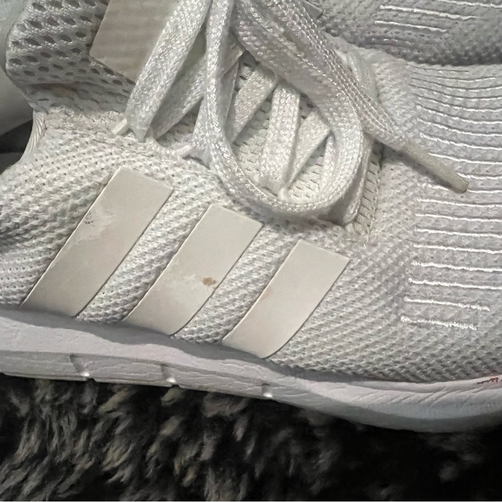 Adidas tennis shoes size 7 1/2 - Picture 3 of 7
